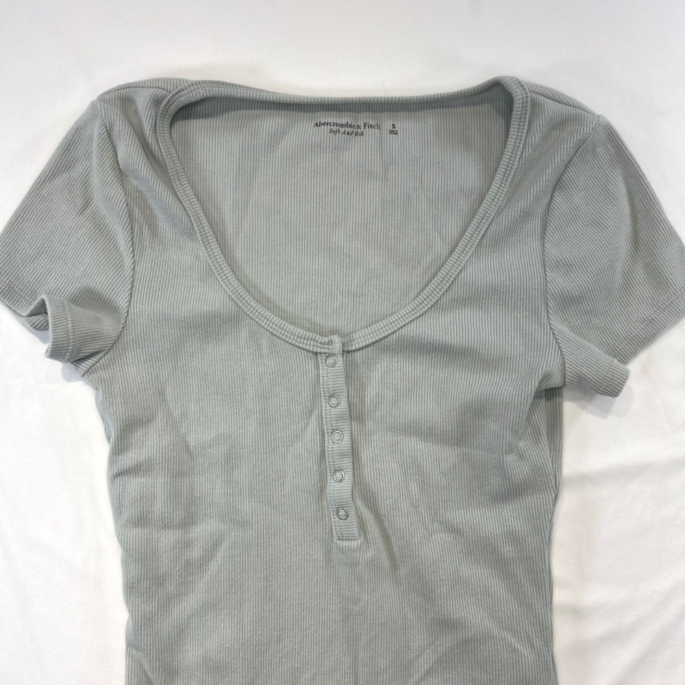 Abercrombie Clean Girl Henley Ribbed Bodysuit S Coquette Sage Green Soft Casual - Picture 3 of 8